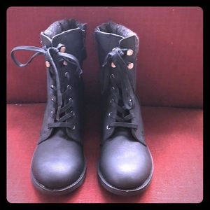 Blk ankle boots tie up with side zipper